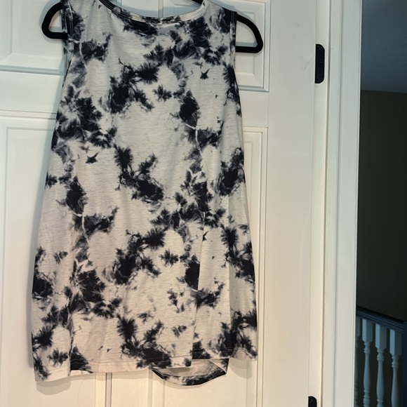 Black and white abstract tank top - Picture 5 of 5